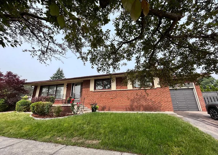 Beautiful 3 Bedrooms Guesthouse Toronto