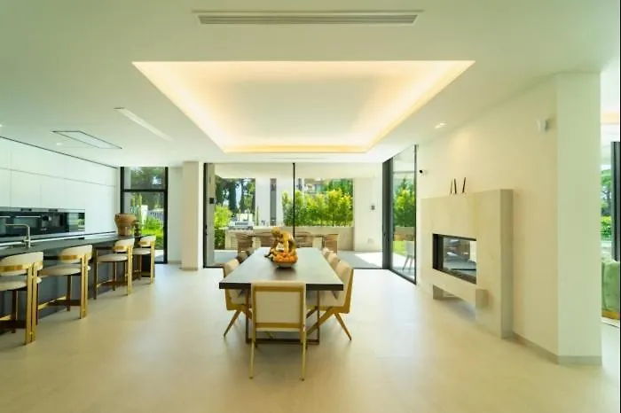Ultra Luxury 5 Bedroom Retreat With Rooftop Solarium Marbella