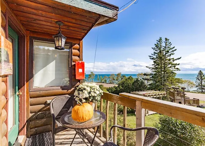 The 3 Bears Cottage - Exquisite Lake Views! Duluth
