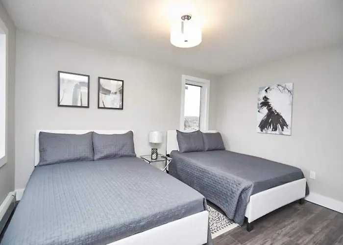 Clifton Hill Hideaway 2B -Two Bedroom Condo Niagara-Fälle