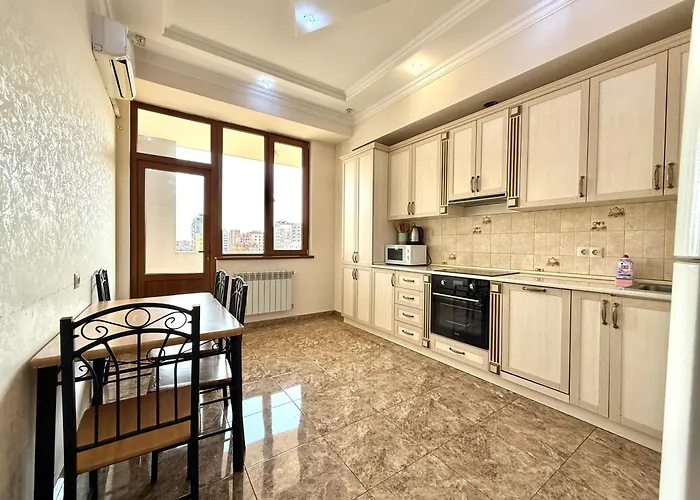 Downtown Yerevan- Wonderful Large 2-Bedroom Apartment With City Views Near The Opera Theatre I Самый Центр Города- Классная Просторная Квартира