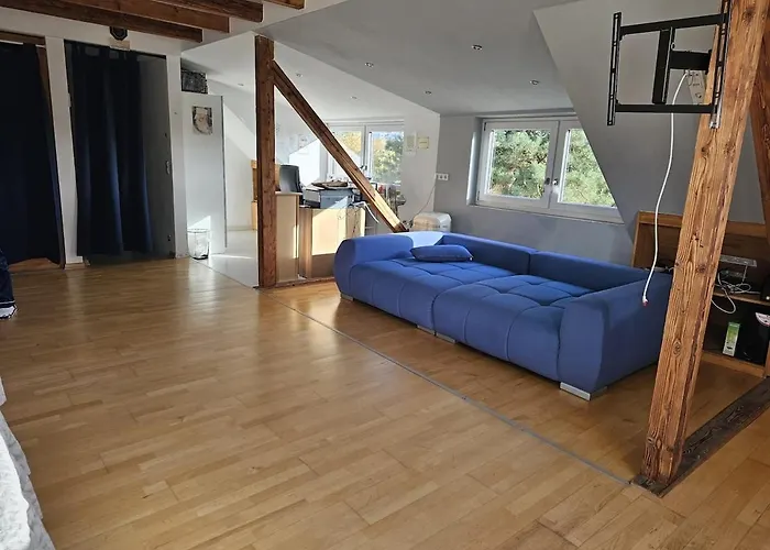 Stylish Top Floor Apartment With Garden View Düsseldorf