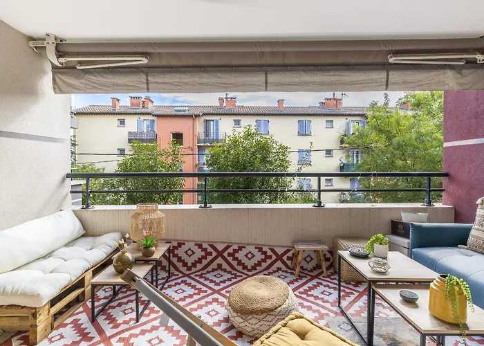 Bright Apartment In Cannes For 6 People