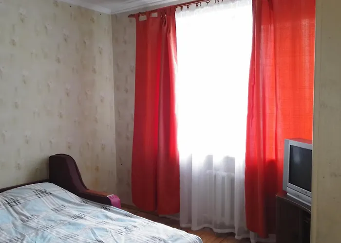 Большая Квартира На Метро Позняки Kiew