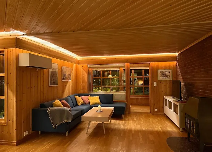 Charming And Spacious Wooden House Right In The City Centre Tromsø