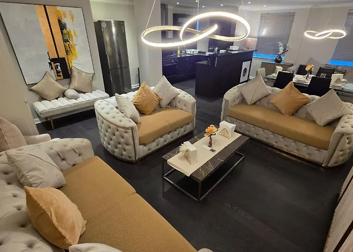 3 Bedrooms Apartment With Security 24 Hours & Concierge London