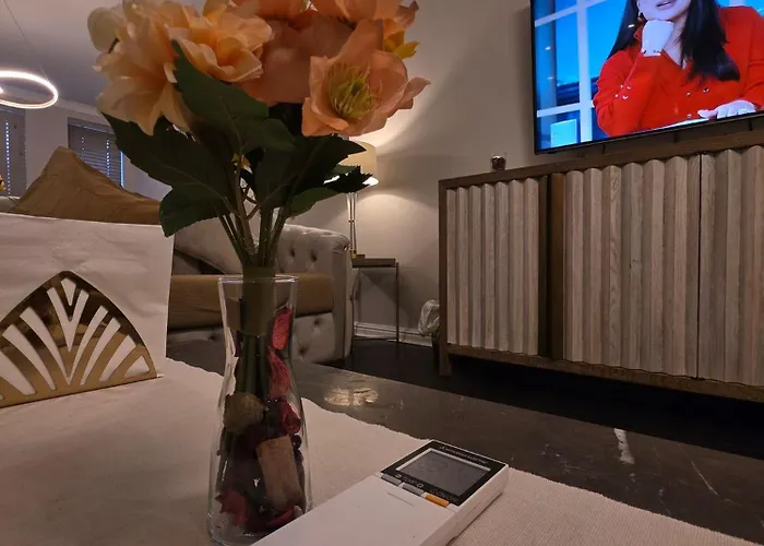 3 Bedrooms Apartment With Security 24 Hours & Concierge London