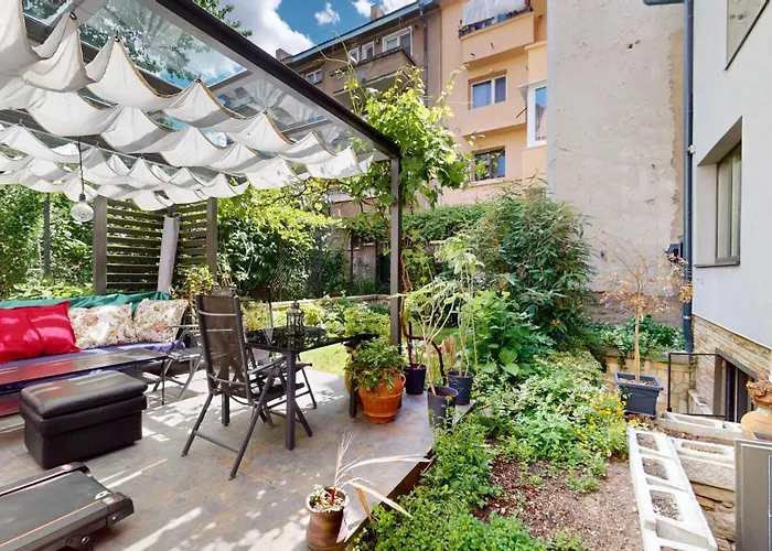 Ferienwohnung Cozy 1Br Flat Next To Ndk With Private Patio Sofia