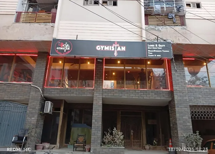 Designer Flat 104 Entire 2 Bedrooms Lounge Kitchen Ac Microwave Refrigerator Hot Water 24-7 Electricity Water Gas Lift With Standby Generator Security Surveillance Parking Unmarried Couples Not Allowed Karatschi