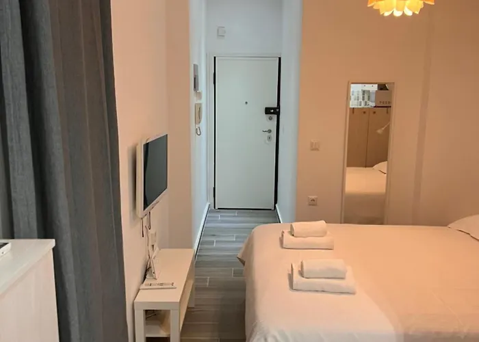 Small Budjet Deluxe Studio Down Town Thessaloniki