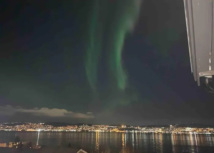 Tales Of Thules Leilighet Med Fantastisk Utsikt, Stillhet Og Naerhet Til Sentrum Tromsø