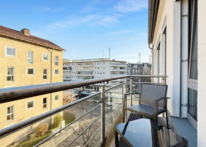 6-Zimmer-Wohnung in München mit Balkon für 16 Gäste