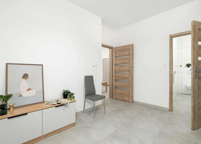 Slowackiego Bright Apartment Close To Mtp By Noclegi Renters Posen