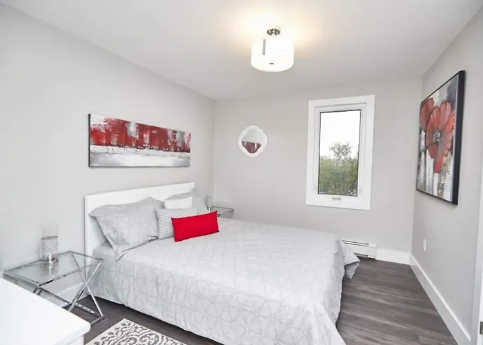 Clifton Hill Hideaway 2B -Two Bedroom Condo Niagara-Fälle
