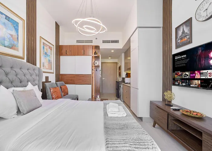Bright & Cozy Studio In Vibrant Azizi Riviera Dubai