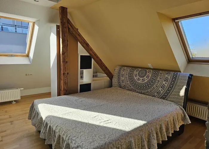 Stylish Top Floor Apartment With Garden View Düsseldorf