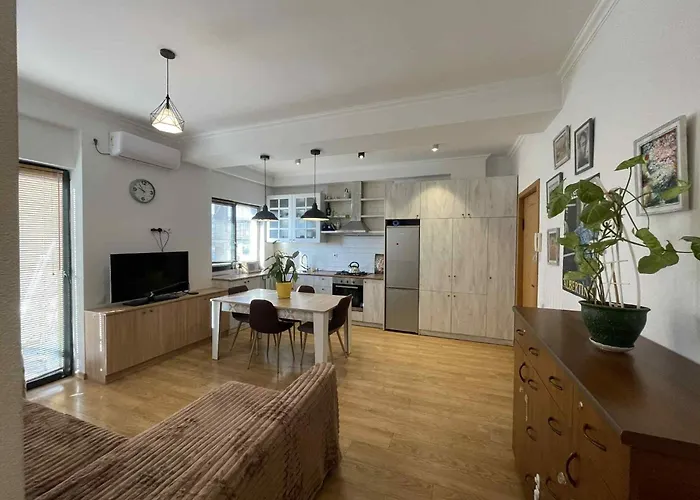 Modern Apartment near Old Tbilisi - Lekh Kachinski