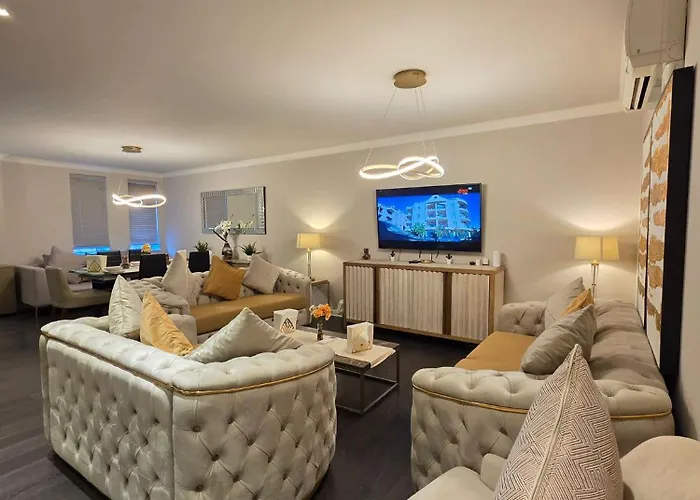 3 Bedrooms Apartment With Security 24 Hours & Concierge London