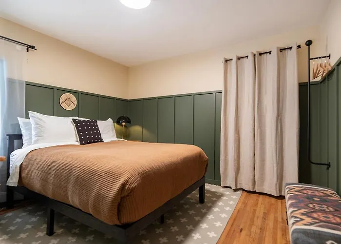 The 3 Bears Cottage - Exquisite Lake Views! Duluth