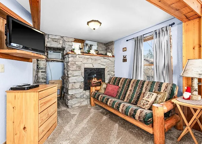 The Inn On Gitche Gumee - The Loons Nest Room Duluth