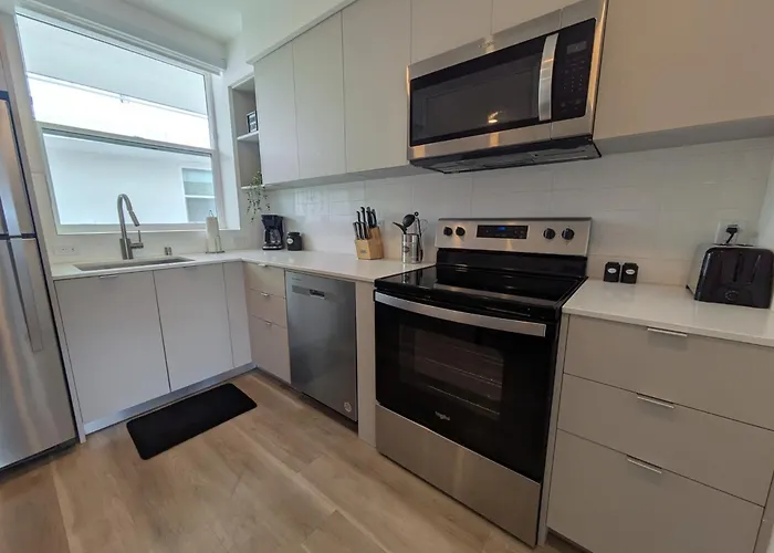 2 Bedroom Apartment In Santa Monica Los Angeles