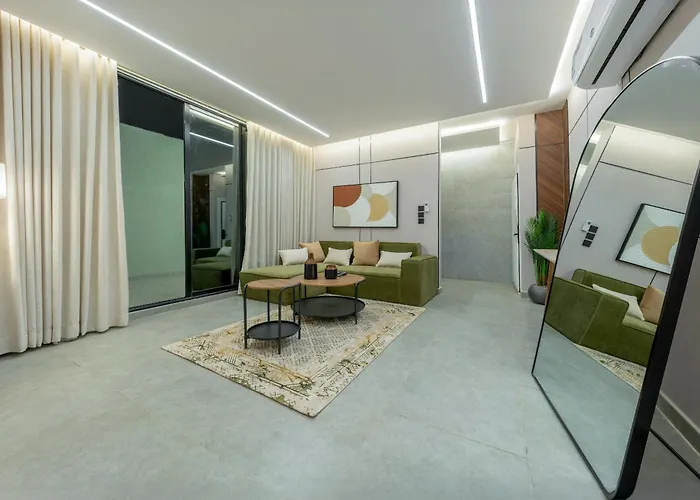 Unique Suite With Smart Entry Riadh