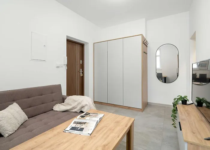 Slowackiego Bright Apartment Close To Mtp By Noclegi Renters Posen
