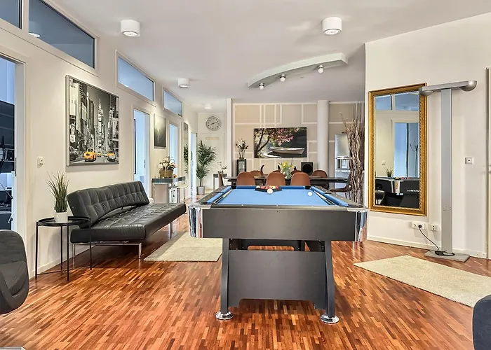 6-Zimmer-Wohnung in München mit Balkon für 16 Gäste