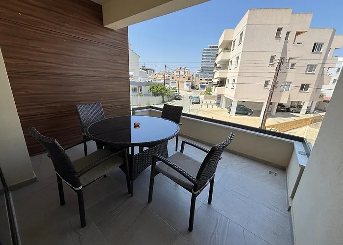 Mordern 2Bd Apt Perfect For Family Or Group Larnaka