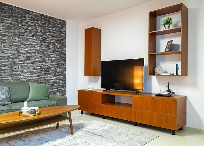 Scenic City Apartment With Boulevard Views Bukarest