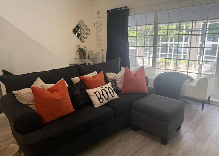 Luxury Midtown Atlanta Condo Walk To Shops & Restaurants