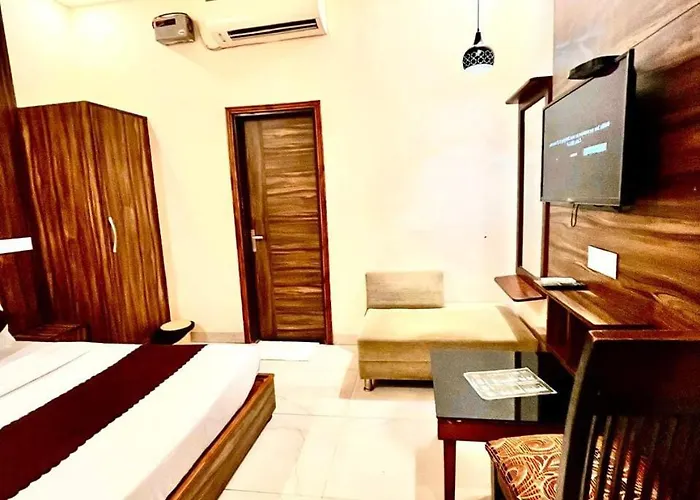 Hotel Woodcrest Chandigarh Zirakpur