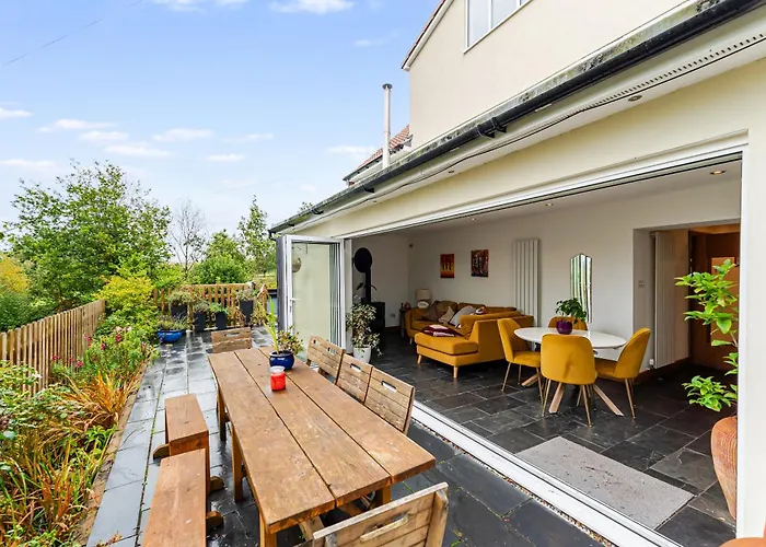 Villa Whimsical Countryside Escape With Sprawling Garden Bristol