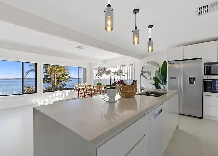 Lakeside Luxury Buff Point Budgewoi