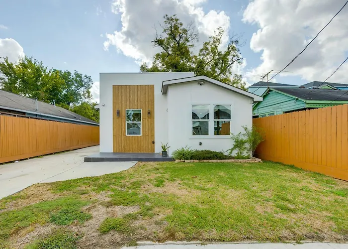 Updated Home With Hot Tub In Houstons Northside!