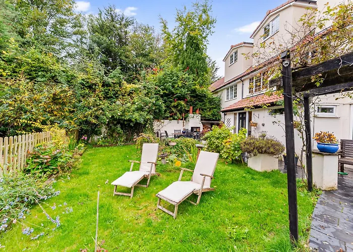 Villa Whimsical Countryside Escape With Sprawling Garden Bristol