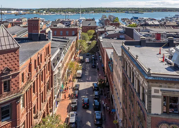 Villa 2BR WParking Full Kitchen 5 Min to Old Port Portland