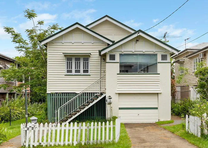 Comfortable 3 Bedroom Home Character Home-3Rd Room Has Sofa Bed Brisbane