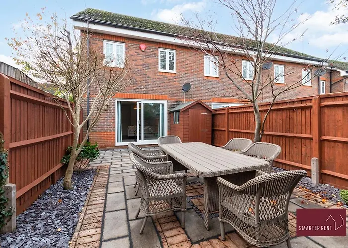 Villa Three Bed House Maidenhead - Parking