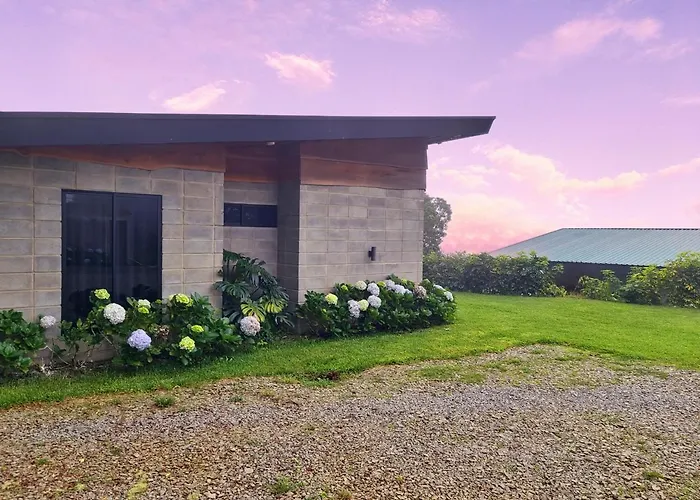Cabana Moderna De Montana En Zarcero Con Vistas Y Bosque Neblinoso