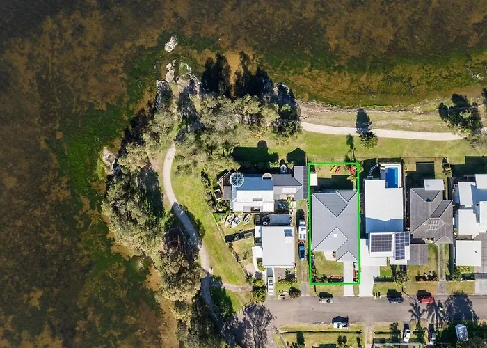 Lakeside Luxury Buff Point Budgewoi