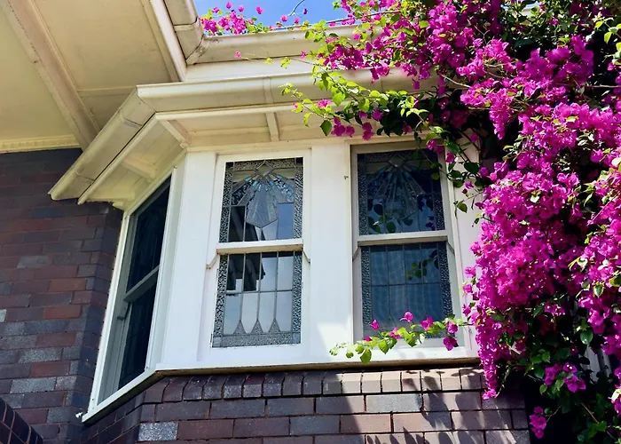 Elegant House 4 Bedrooms Walk Rail Sydney