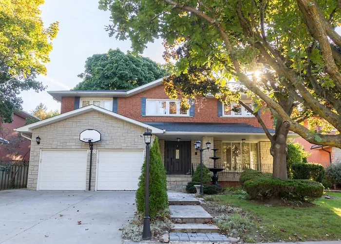 Villa Elegant Mansion With Private Bar & Game Lounge Mississauga