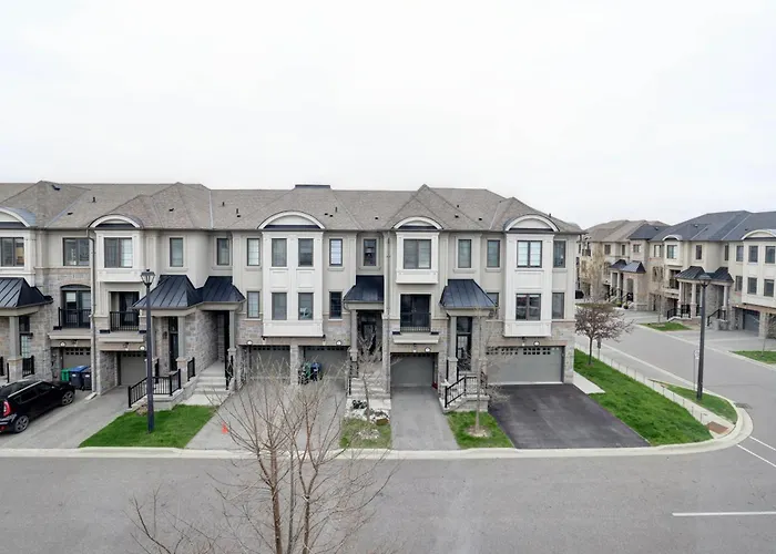 Villa Charming Mississauga Getaway