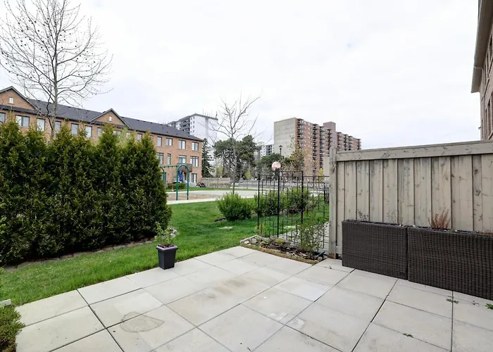 Villa Charming Mississauga Getaway