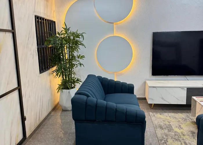 Trois Chambres Salon Sodjatime Canape Bleu Cotonou