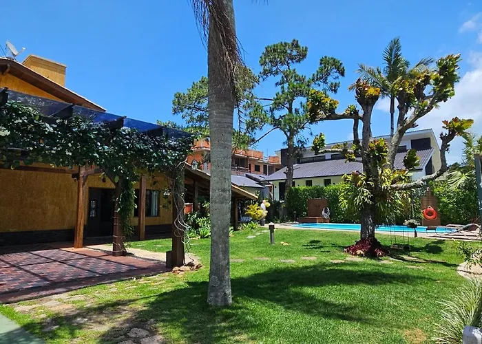 C146 Casa De 3 Suites Com Piscina Em Condominio Fechado Na Praia Cachoeira Em Florianópolis