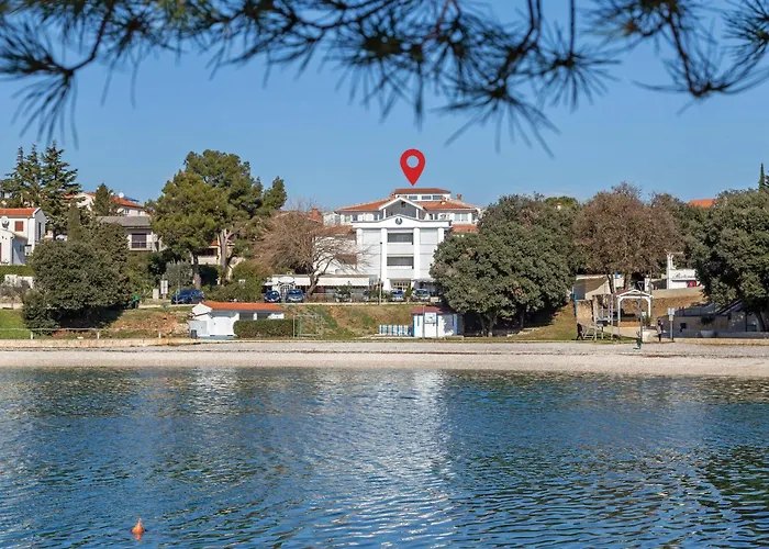 2 Bedroom Nice Apartment In Pula