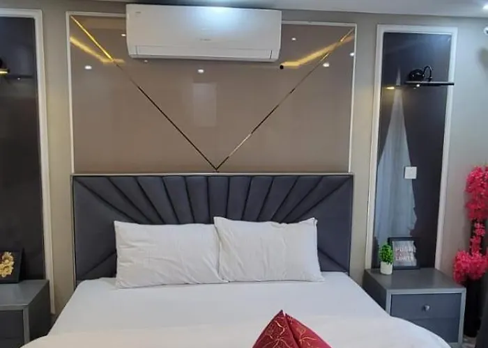 Runway Retreat - Modern Studio Near Airport & M-2 Islamabad
