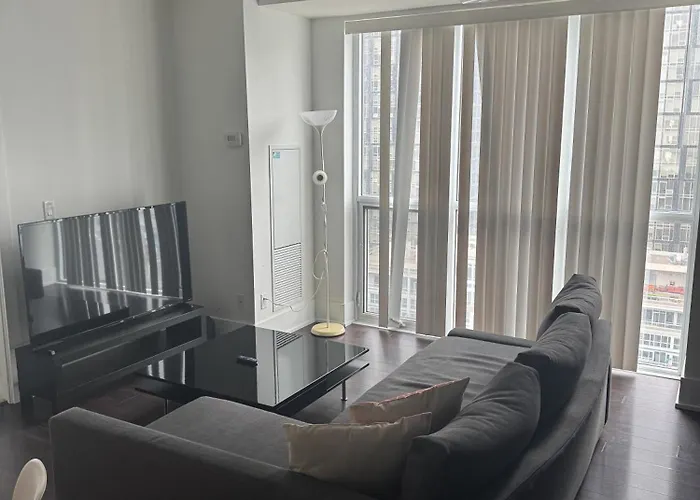 Lush 3 Bedroom Condo By Cn Tower - Free Parking Toronto